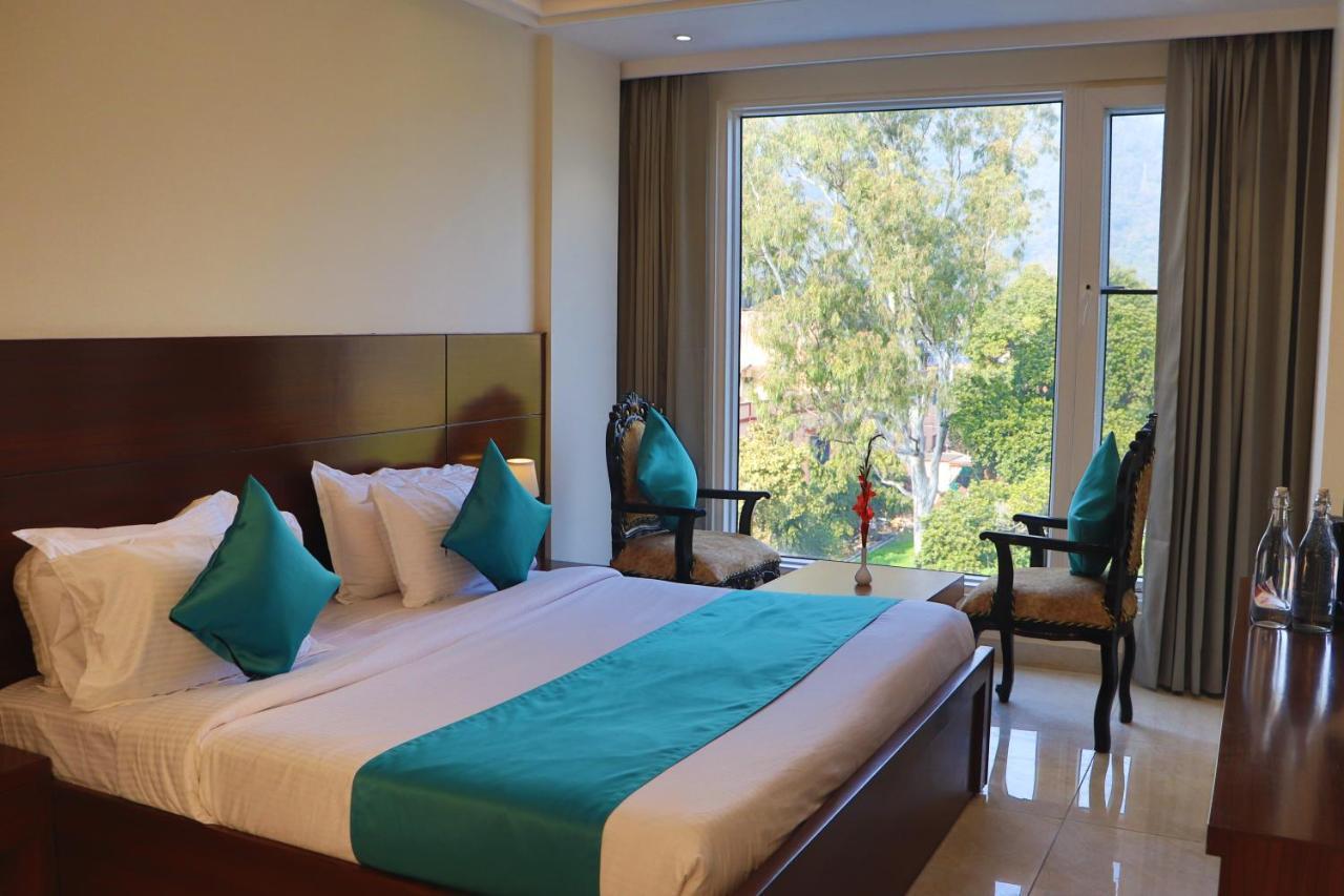 Green Hotel - Behind Parmarth Niketan Rishikesh Bagian luar foto