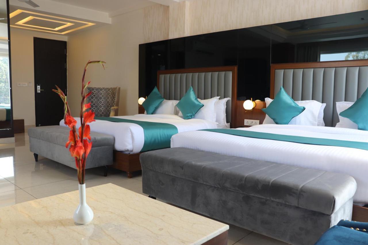 Green Hotel - Behind Parmarth Niketan Rishikesh Bagian luar foto