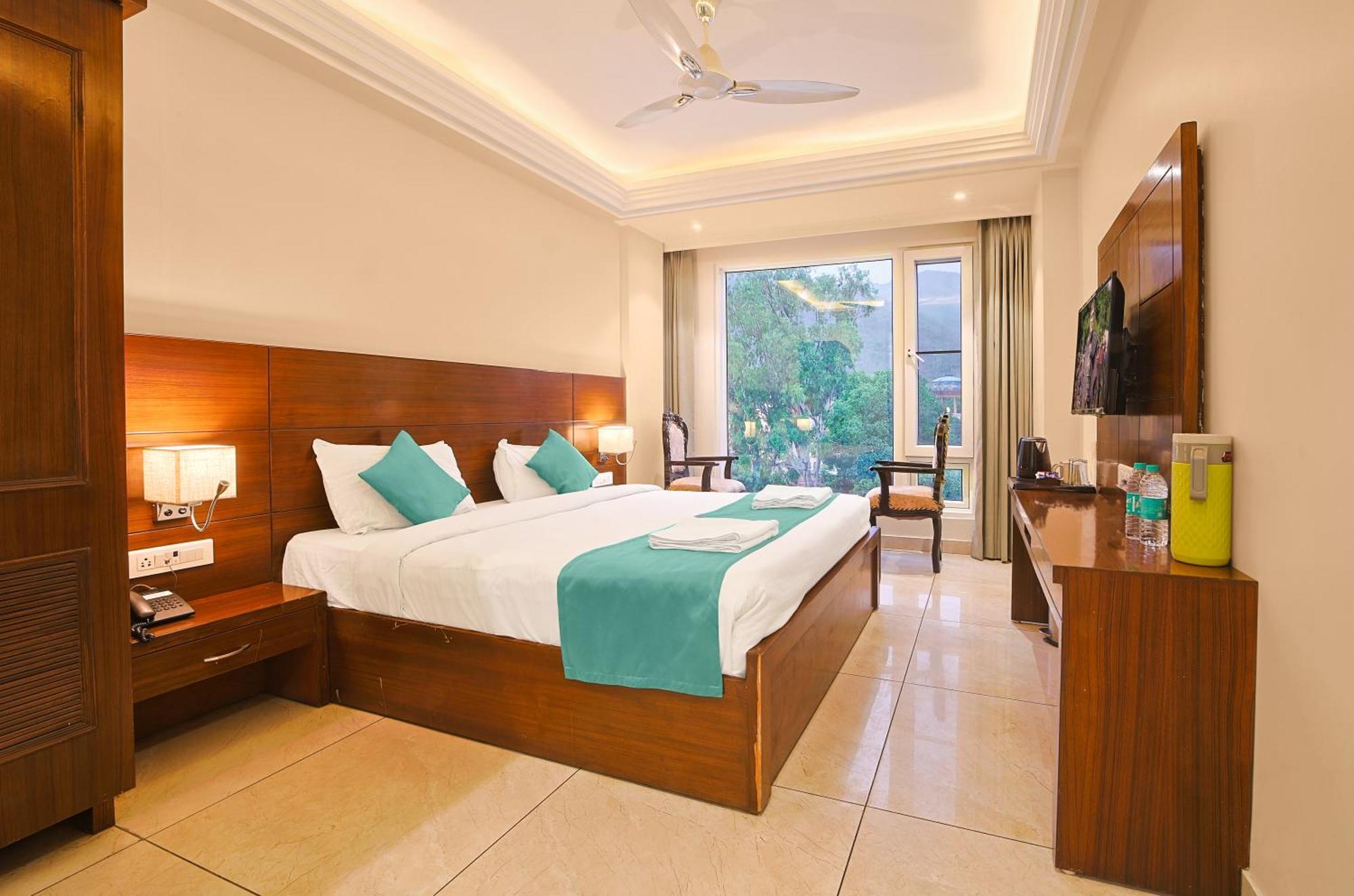 Green Hotel - Behind Parmarth Niketan Rishikesh Bagian luar foto